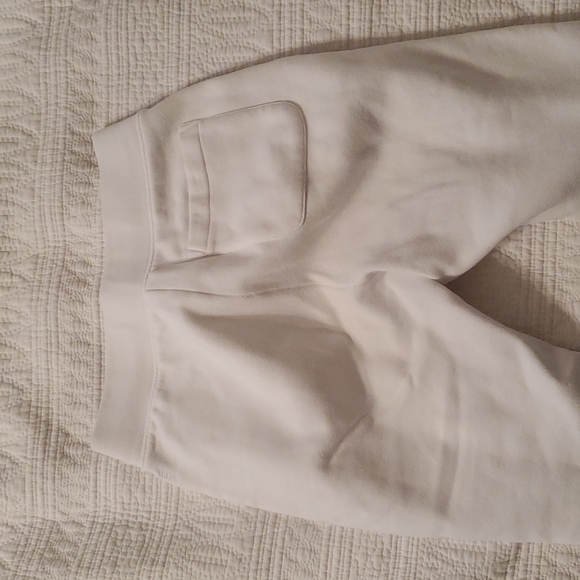 Aritzia TNA Boyfriend Cuffed Sweatpant - Picture 6 of 6